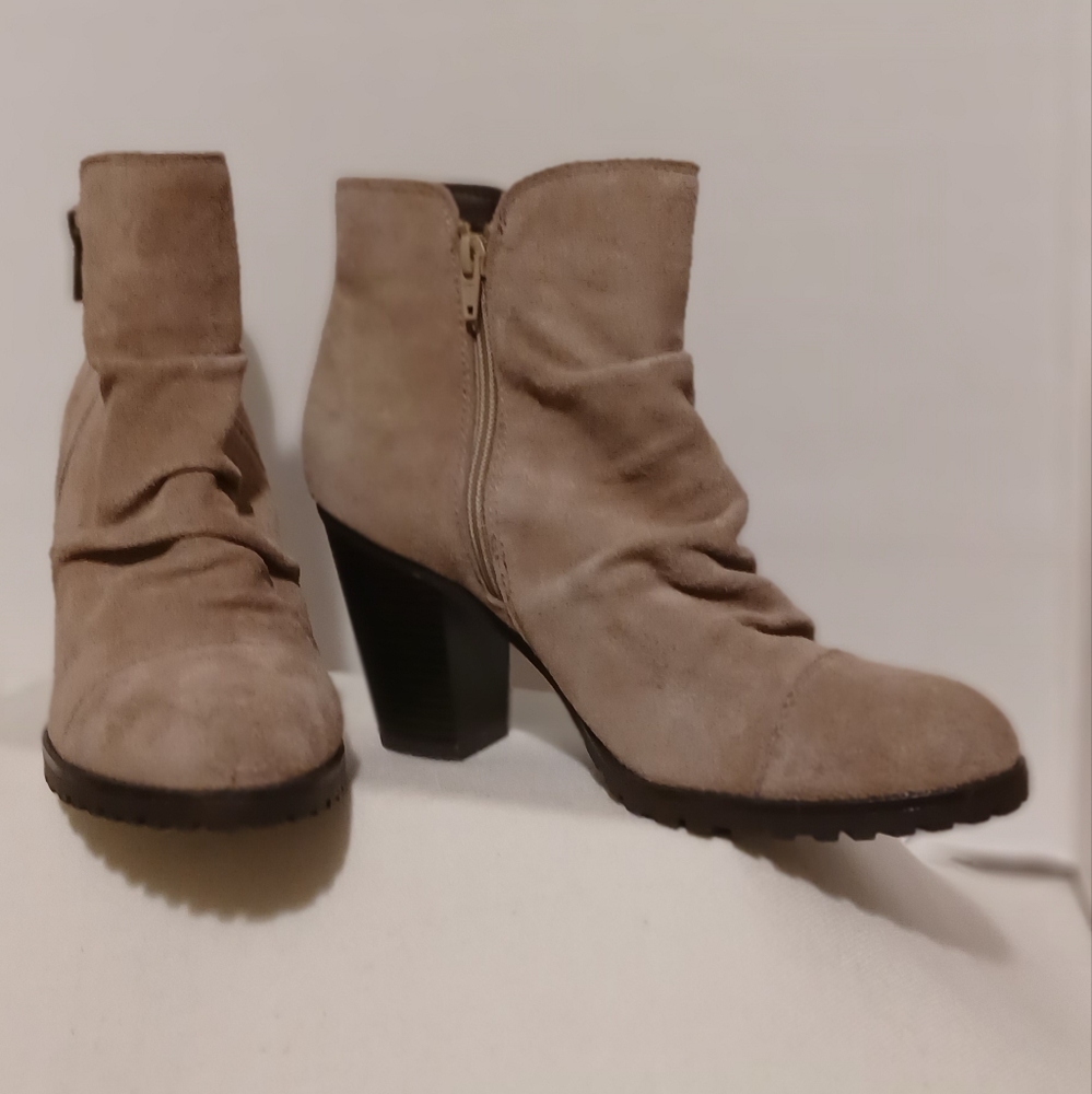 WHITE MOUNTAIN Women's Ankle Boots Beige/Tan. Size 10M